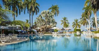 祖阿纳海滩度假酒店 - 圣玛尔塔 - 游泳池