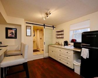 New Studio Hidden Gem ~ Best Location Hillcrest ~ Close To All Attractions Of Sd - 圣地亚哥 - 睡房