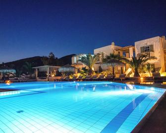 伊奥斯乔拉海滩酒店 - Ios - 游泳池