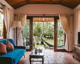 槟城侨海滩度假酒店 - Phu Quoc - 客厅