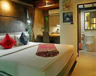 普吉岛邦涛海滩小屋酒店 - Choeng Thale - 睡房