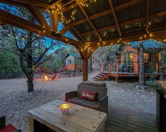 Live Simply Cabin, Walking distance to East Zion trails - 奥德维尔 - 露台