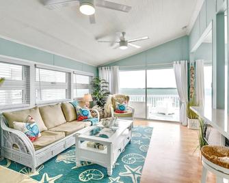 Atlantisocean Front Cottage Retreat - Summerland Key - 客厅