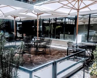 温泉 Spa 酒店 - 菲乌吉 - 露台