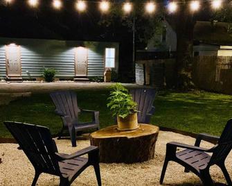 Boho Groove - urban studio with relaxing backyard - 孟菲斯 - 露台