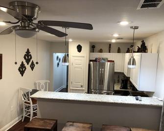 Long Term Stay @ Urban Sanctuary in Gentilly Terrace - 新奥尔良 - 厨房