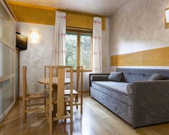 Appartamenti Porta Nuova 80 - 维罗纳 - 客厅