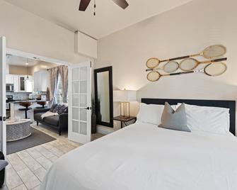 Upscale 1890's Historic Apartment · 23-4 - 萨克拉门托 - 睡房