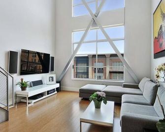 Gorgeous Top Floor Santana Row Loft - 圣何塞 - 客厅