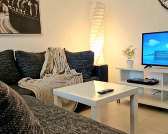Apartment with 56sqm² near the main train station, university hospital and trade fair Essen - 埃森 - 客厅