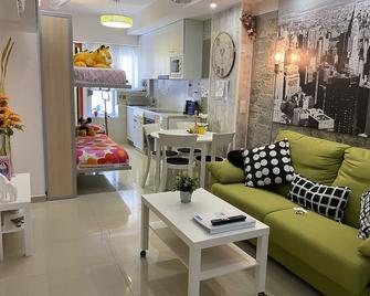 Badarosa House10min To Barcelona City&nearto Beach - 巴达洛纳 - 客厅