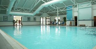 爱丁堡机场希尔顿酒店 - 爱丁堡 - 游泳池