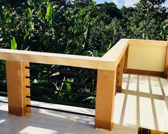 Larosa Hostel Bed and Breakfast - 普林塞萨港 (公主港) - 阳台