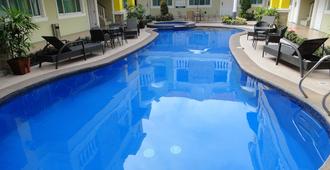 普林斯姆酒店 - 安吉利斯 - 游泳池