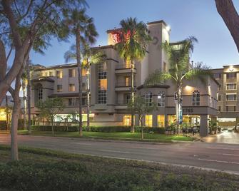 Cozy Suite Steps Away From Disneyland w/ Resort Pool & WiFi - 安纳海姆 - 建筑