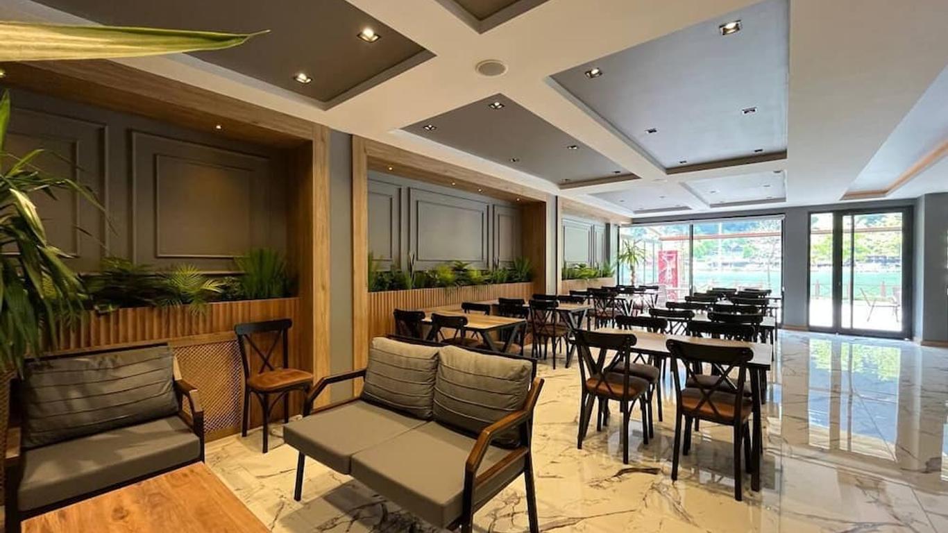 波耶拉兹酒店