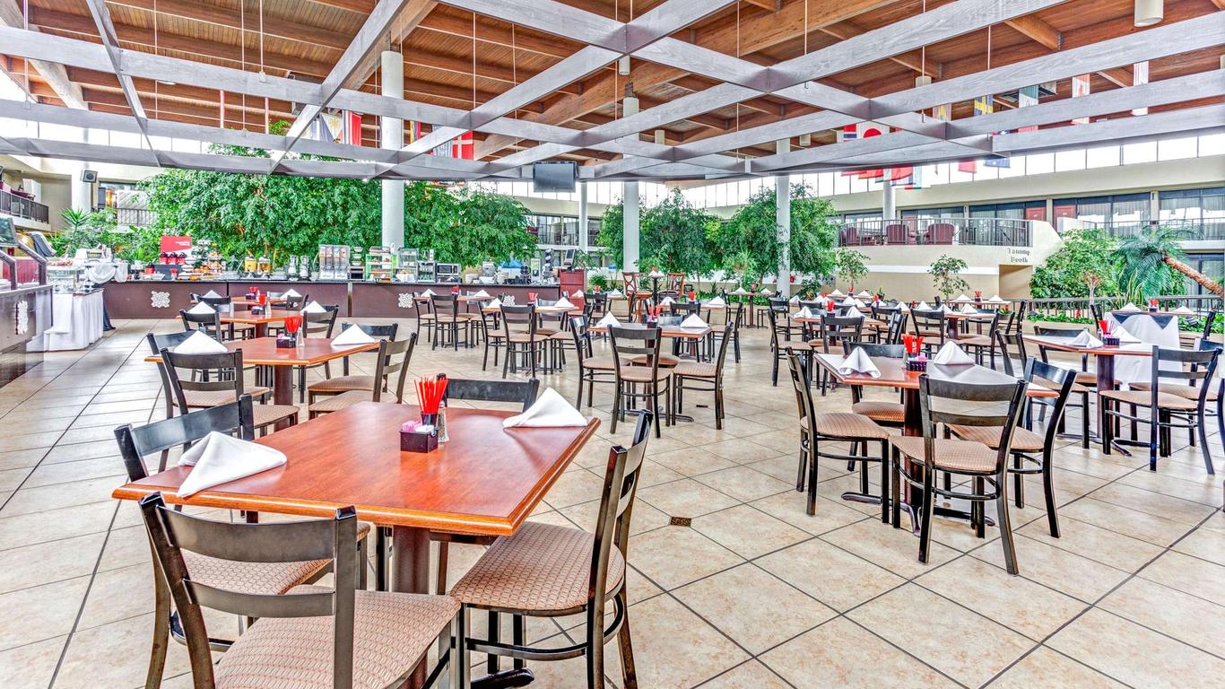 底特律都会机场温德姆花园酒店