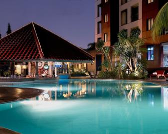 雅加达克里斯塔尔酒店 - 雅加达 - 游泳池