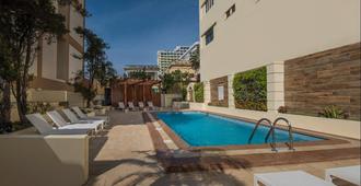 维多利亚拉哈巴娜 NH 精选酒店 - 哈瓦那 - 游泳池