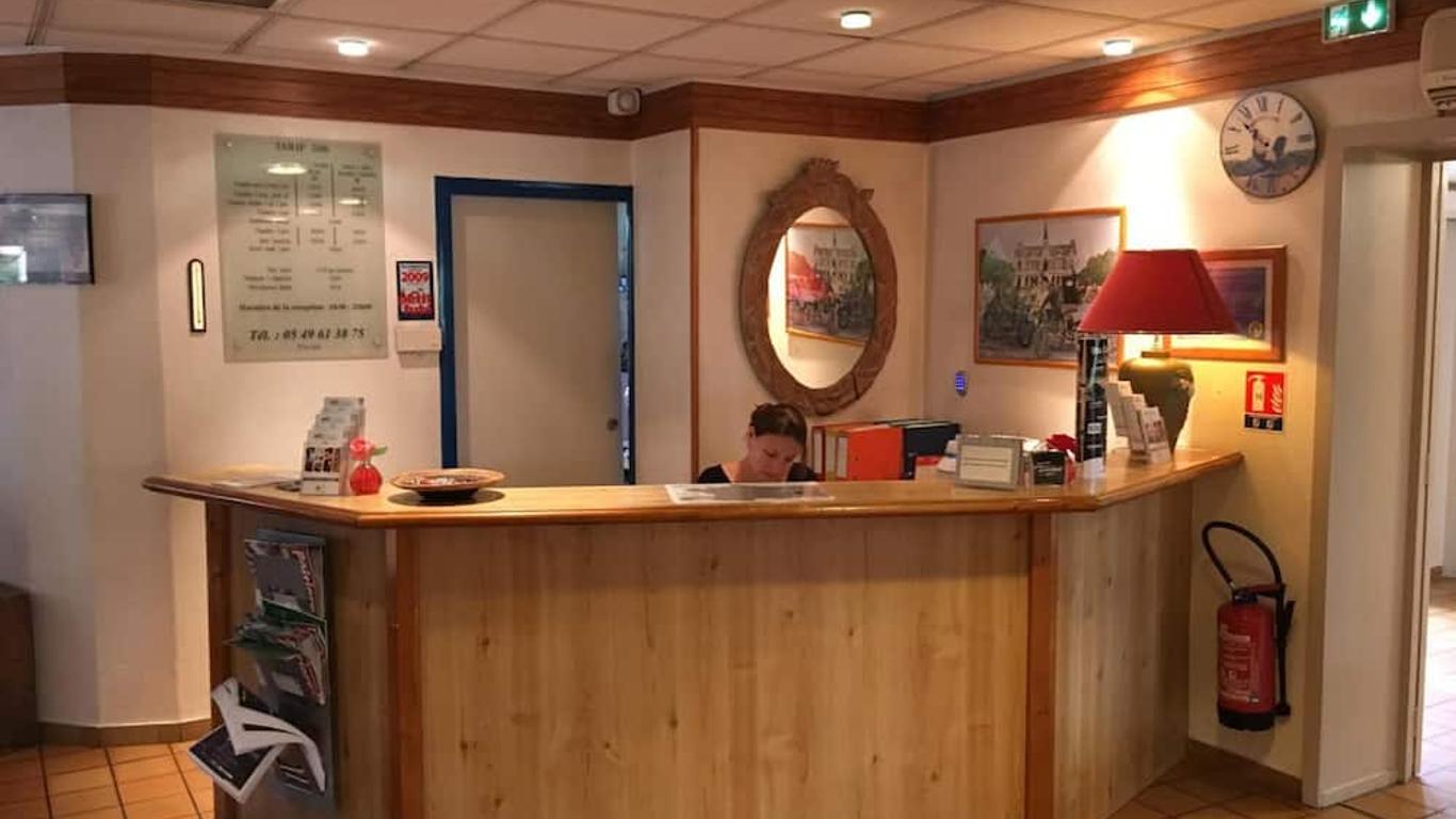 蟠龙普瓦捷布里特酒店