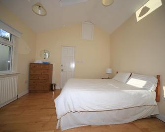 Bright, Convenient and Airy Apartment in Terenure, South Dublin. - 都柏林 - 睡房
