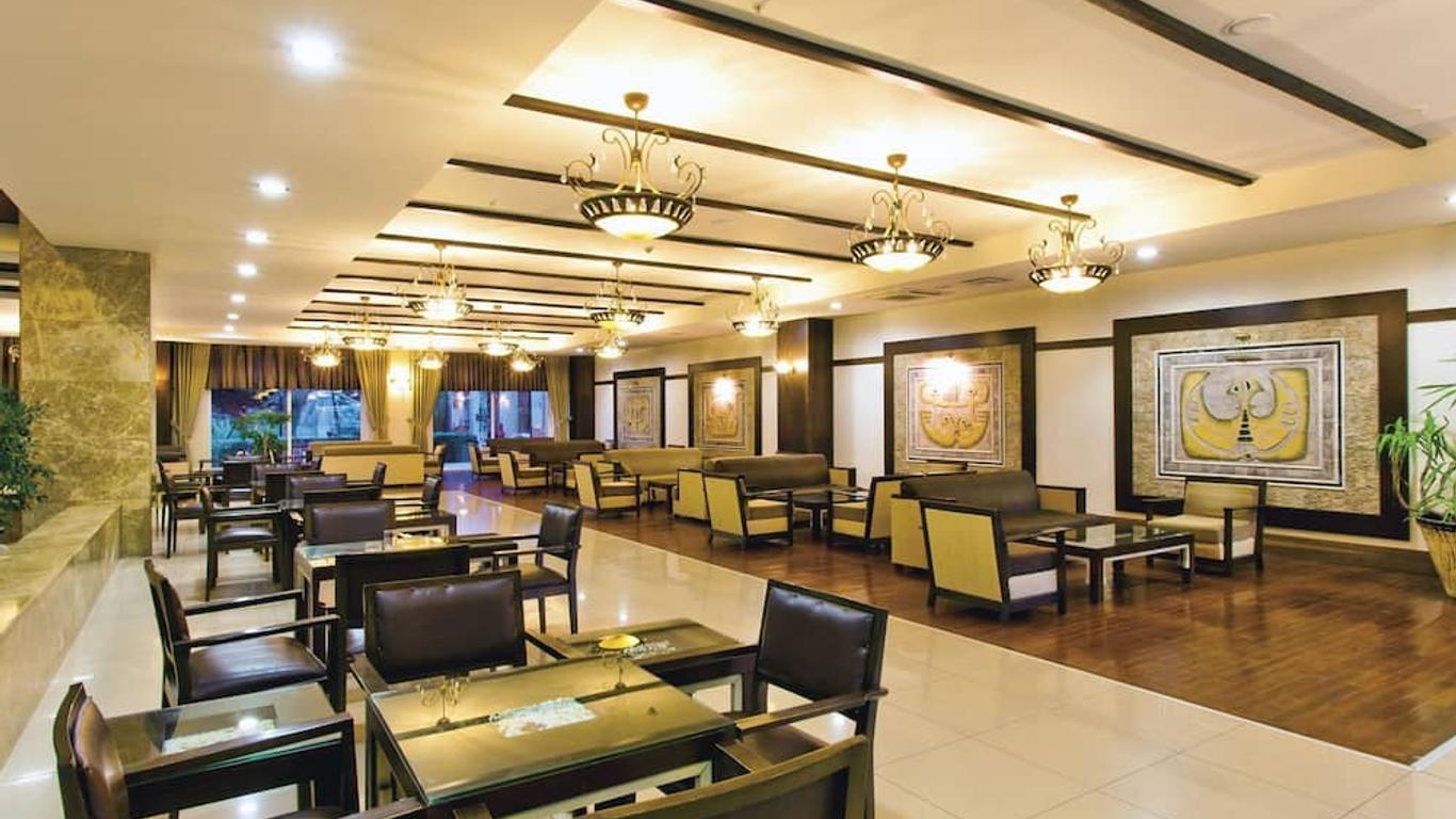 苏若渡假酒店 - 式