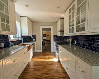 2br Craftsmen Greenlake Home + Backyard + Firepit - 西雅图 - 厨房