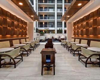 瑟拉丘斯希尔顿合博套房酒店 - 东锡拉丘兹 - 餐厅