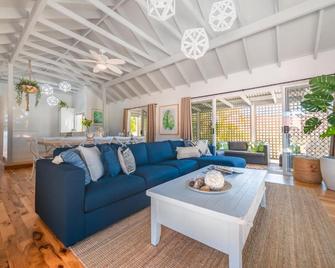Hume Street 22 Golden Beach - 卡伦德拉 - 客厅