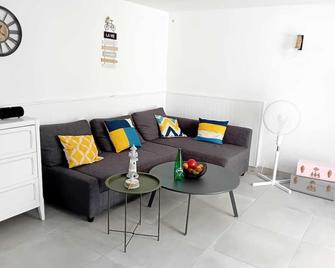 Apt 4 Pers - Terrasse Aménagée Privative - Placé à 100 m de la mer - 鲁瓦扬 - 客厅