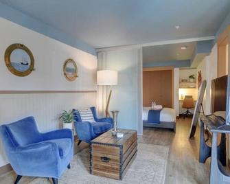 Royal Navy Suite: Modern Flat in Heart of Victoria - 维多利亚 - 客厅