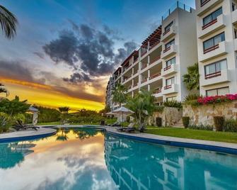 Stunning Penthouse with Private Jacuzzi and Awesome Ocean Views - 卡波圣卢卡 - 游泳池