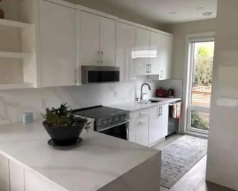 Beautiful Home on Park - 维多利亚 - 厨房
