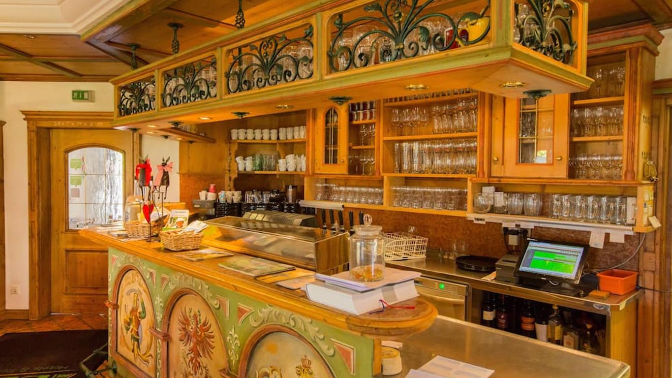 米特迈尔德瓦别墅酒店