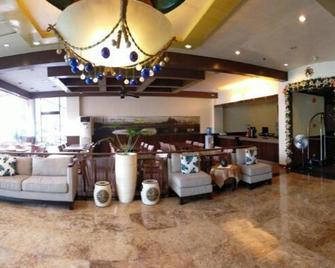 People's Hotel - 伊洛伊洛 - 大厅