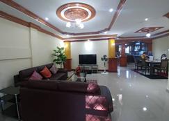 Promotional Offer! Entire house 89 CAD per night - 考多瓦 - 客厅