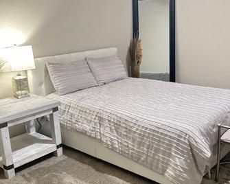 Nice and cozy space for get away - 夏洛特 - 睡房