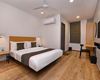 Super Townhouse Function Inn Near Chaudhary Charan Singh International Airport - 勒克瑙 - 睡房