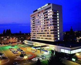 瑟尔尼果夫酒店 - 赫拉德茨-克拉洛韦 - 建筑