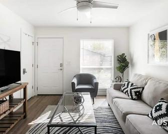 Bright Space Close To Best Beer Gardens Coffee - 奥斯汀 - 客厅
