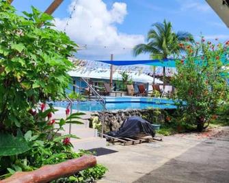 拉特拉匝住宅酒店 - 博卡斯-德尔托罗 - 游泳池