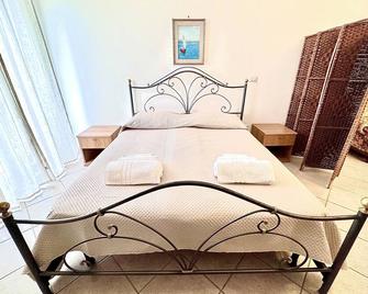 Large family room near Sorrento - 圣安吉洛 - 睡房