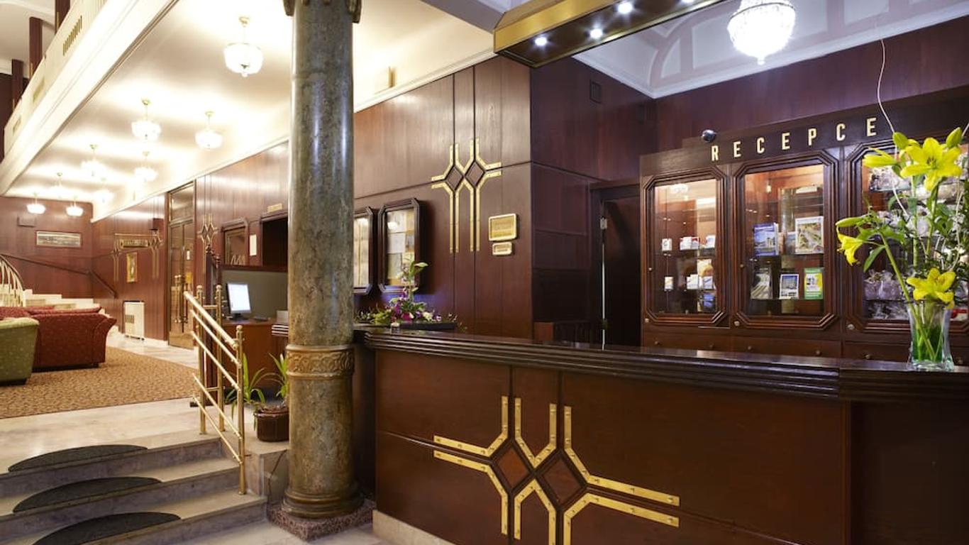 玛丽亚温泉英式庭院奥雷阿酒店