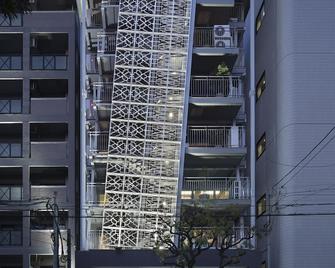 Common de 民宿&酒吧 - 福冈 - 建筑