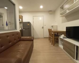 J Condo rama 2 - 曼谷 - 客厅