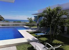 Vrbo Property - Playa de Chachalacas - 游泳池