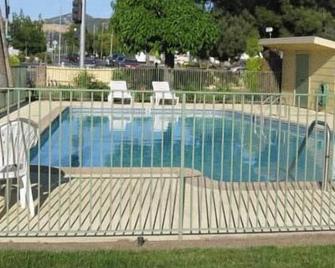 乡村旅馆 - 圣罗莎 - 游泳池