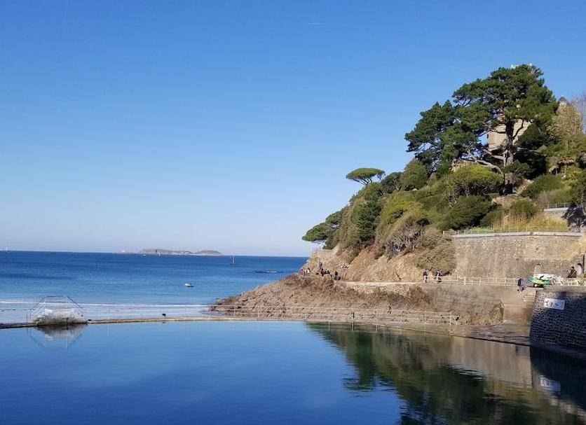 游泳池 照片
