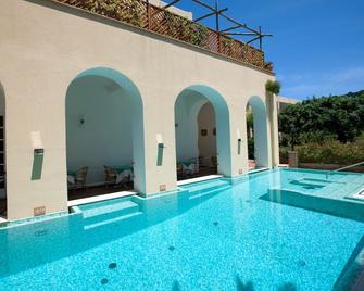 莎拉别墅酒店 - 卡普里岛 - 游泳池