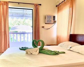 less than 2 minute walk in Boracay's famous white sand. - 长滩岛 - 睡房